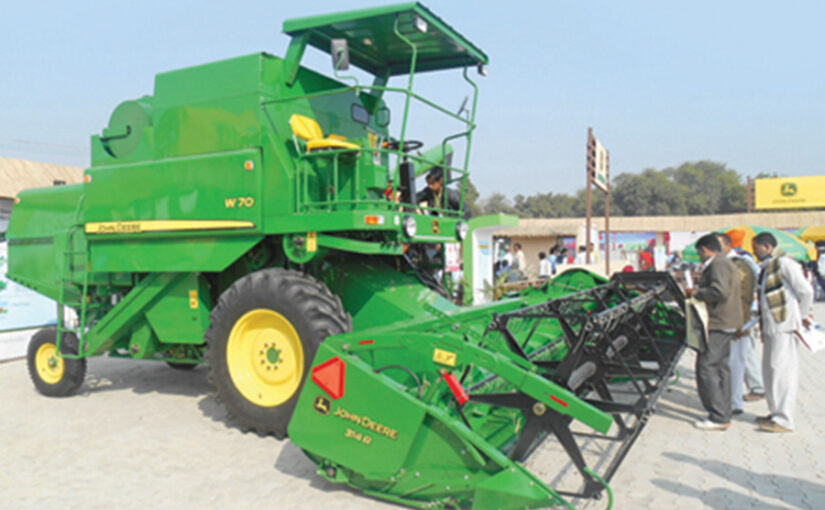 फसलों की करे कटाई, गहाई व सफाई : कंबाइन हार्वेस्टर