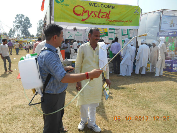 स्प्रेयर: फसल सुरक्षा उपकरण