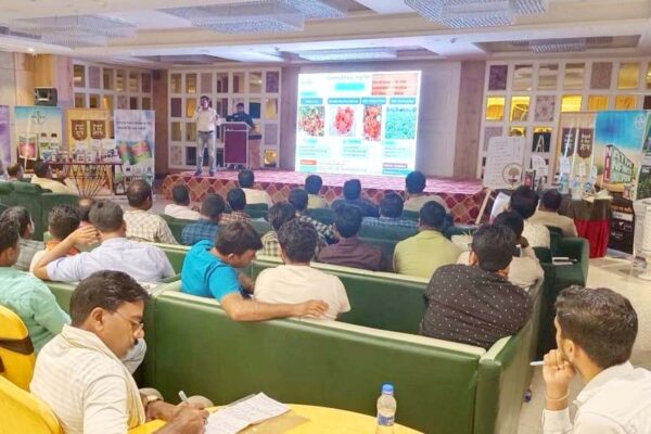 ‘ वेजिटेबल कैफे’ में पहुंचे 3 सौ से ज्यादा किसान