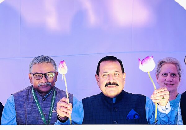 108 पंखुड़ियों वाला नमो कमल