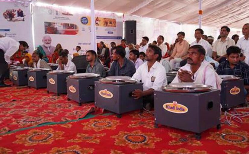 कुम्हारों को विद्युतचालित चाक और कारीगरों को टूलकिट