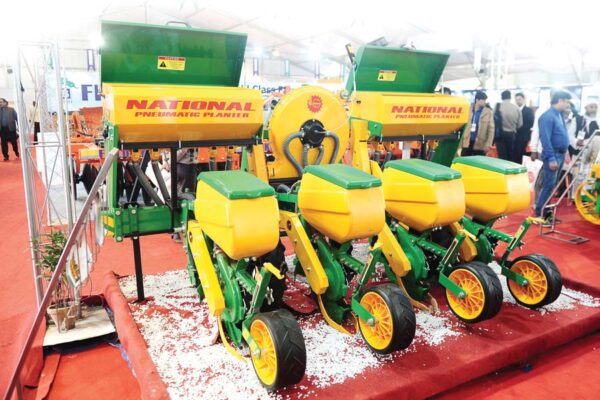 न्यूमैटिक प्लांटर: बोआई की आधुनिक मशीन