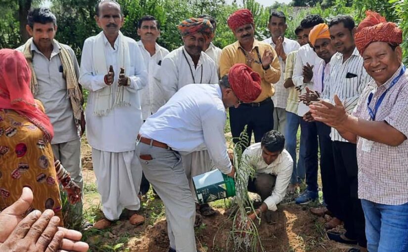 किसान के घर पर किसानवैज्ञानिक संगोष्ठी
