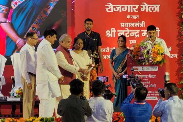 नौवां रोजगार मेला : भोपाल में कृषि मंत्री नरेंद्र सिंह तोमर ने बांटे नियुक्तिपत्र
