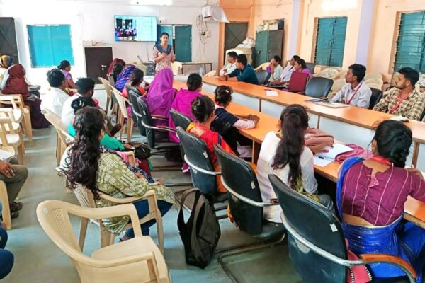 माहवारी स्वास्थ्य एवं स्वच्छता पर ट्रेनिंग