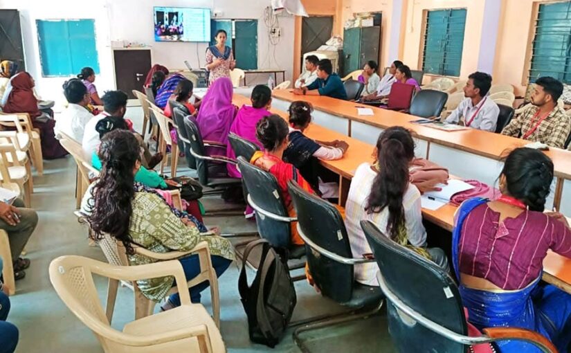 माहवारी स्वास्थ्य एवं स्वच्छता पर ट्रेनिंग