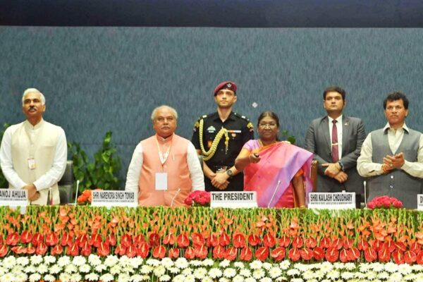 किसानों को असाधारण शक्ति और जिम्मेदारी