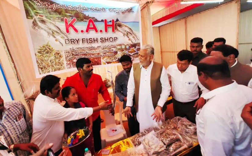 मछुआरों को 1.58 लाख किसान क्रेडिट कार्ड प्रदान किए गए