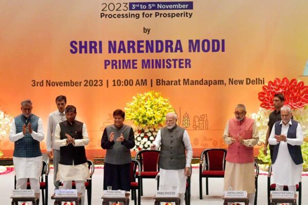 भारत की विकास गाथा के स्तंभ छोटे किसान, छोटे उद्योग और महिलाएं
