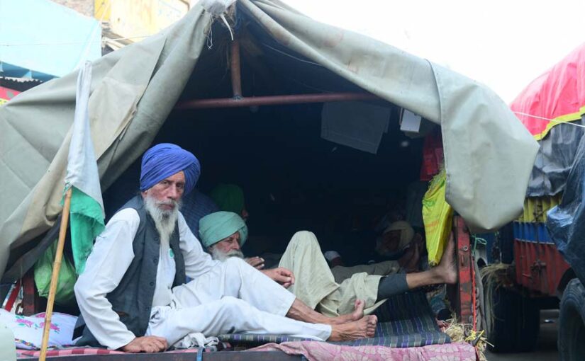 किसानों ने भविष्य तो बचाया पर खाली हाथ है उन का वर्तमान