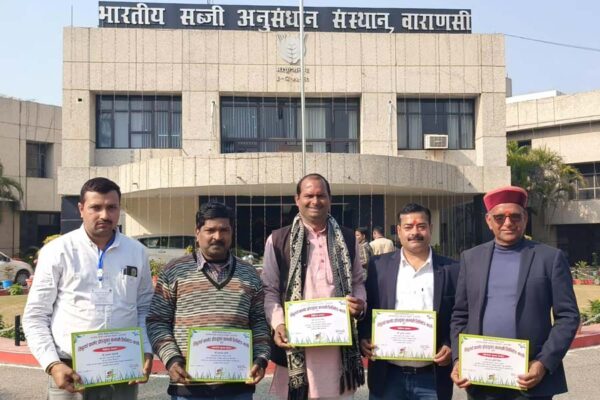 बस्ती के किसानों को नवाचार (Innovations) के लिए मिला सम्मान