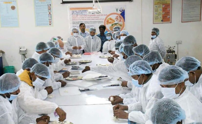 कृषि आय को कई गुना बढ़ाने के लिए करें मछली से उत्पाद (Fish Products) तैयार