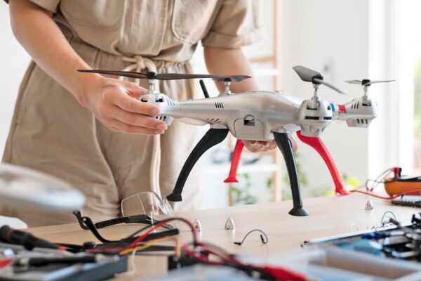 ड्रोन (Drones) जैसी आधुनिक तकनीक से कृषि बनेगी सुगम