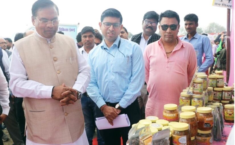 किसानों ने किया प्राकृतिक उत्पादों (Natural Products) का प्रदर्शन, महिला किसान बनेगी लखपति