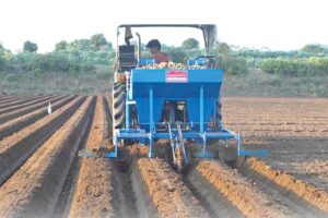 पोटैटो प्लांटर (Potato Planter) से करें बोआई