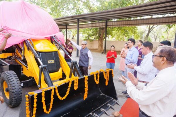 लुवास ने खरीदी जेसीबी (JCB), करेगी कृषि यूनिवर्सिटी के अनेकों काम