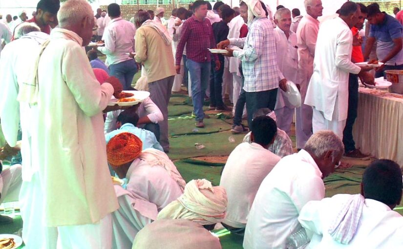 अटल मजदूर कैंटीन (Atal Mazdoor Canteen) में 10 रुपए में मिल रहा खाना