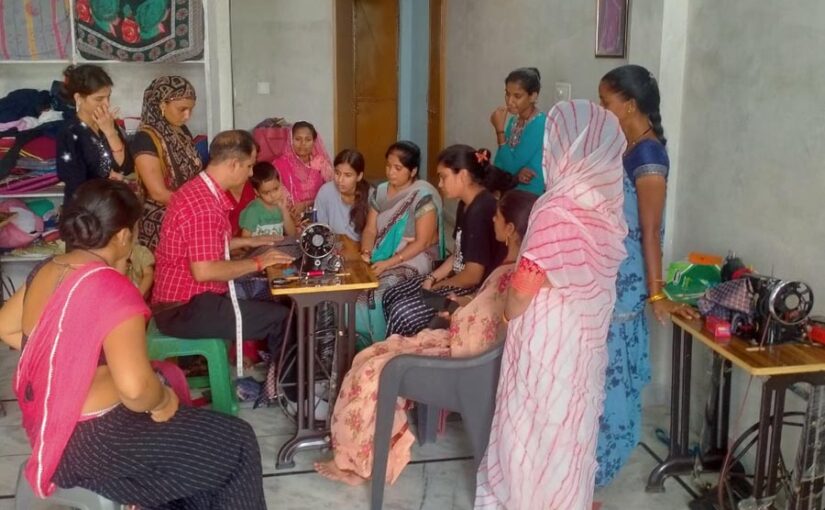 किसान महिलाओं को मिली सिलाई की ट्रेनिंग (Sewing Training)