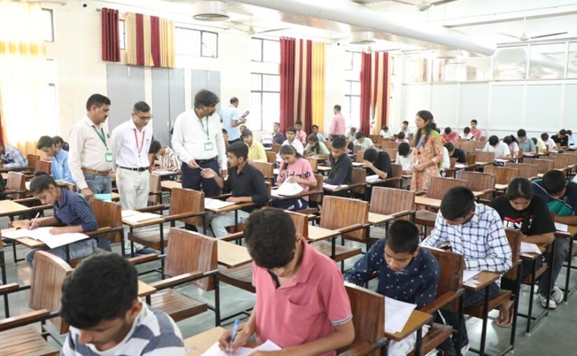 हकृवि में दूसरे चरण की प्रवेश परीक्षा (Entrance Examination) संपन्न