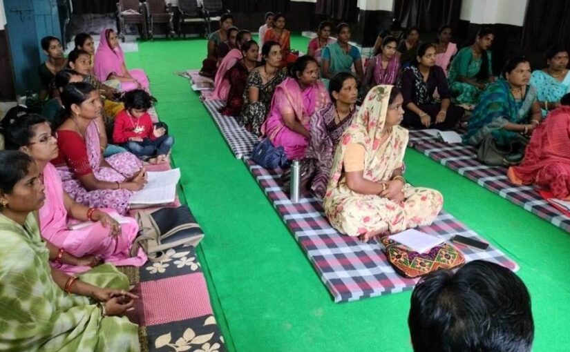 ग्रामीण महिलाओं (Rural Women) को पशुपालन पर प्रशिक्षण(Training) , बनेगी आत्मनिर्भर