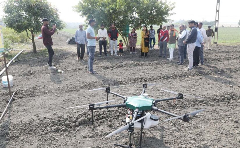 कलक्टर ने सुनेरा के किसान के खेत में ड्रोन फ्लाई का किया अवलोकन, 2 साल से नहीं जलाई पराली