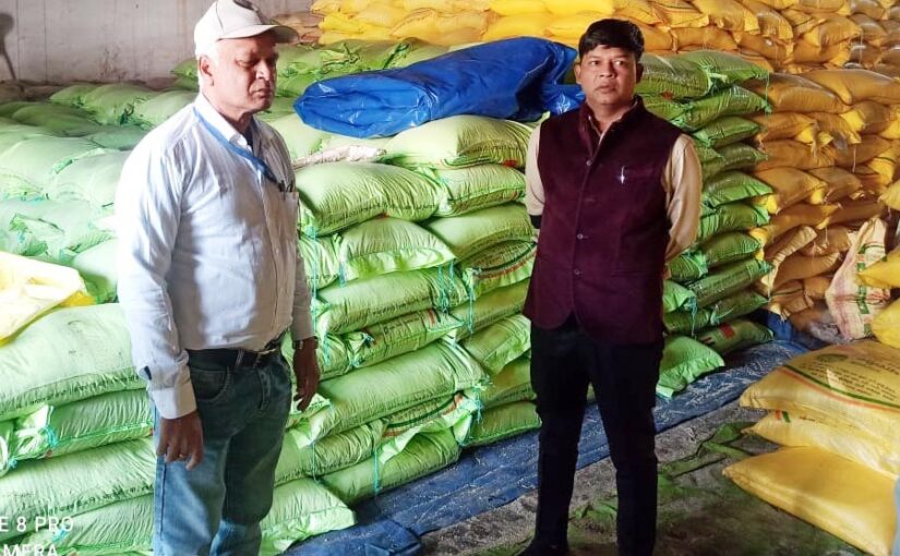 Fertilizer: जिलेभर में खाद का सुचारू वितरण जारी