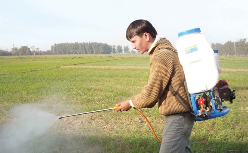 Toxic Chemicals : जमीन को जहरीला बनाते रसायन