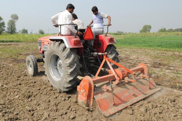 कृषि कार्य में काम आने वाले ट्रैक्टरचालित उपयोगी यंत्र
