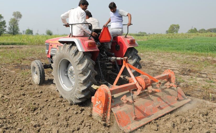 कृषि कार्य में काम आने वाले ट्रैक्टरचालित उपयोगी यंत्र