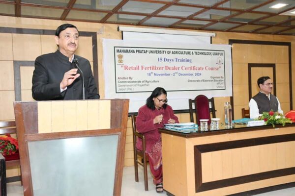 उर्वरक एवं कीटनाशी बेचने वाले विक्रेता नहीं डाक्टर बने