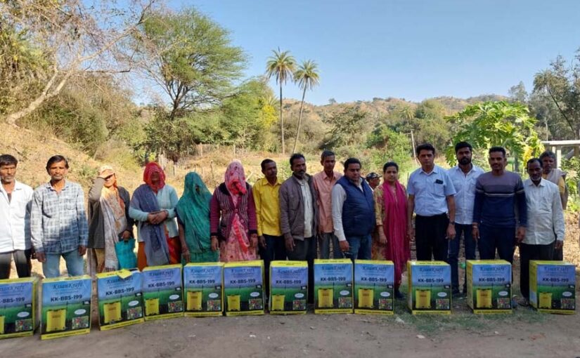 Agricultural Equipment : सैकड़ों परिवारों को मिले अनेक कृषि उपकरण