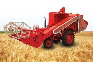 Agriculture Machines : ट्रैक्टर से चलने वाला हार्वेस्टर