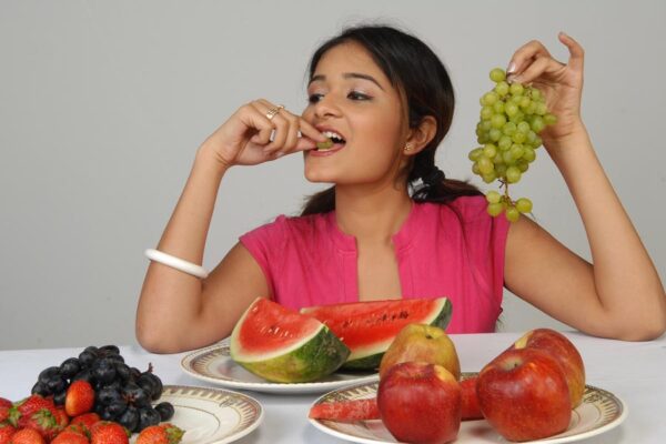 Diet : चुस्तदुरुस्त रहने के लिए कैसा हो खानपान