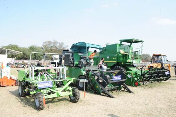 Machinery : ऐसी मशीनरी विकसित हो जिस से कृषि लागत हो कम  