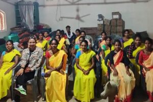 World Tribal Day : सस्ते दामों पर जमीन बेचने को मजबूर आदिवासी
