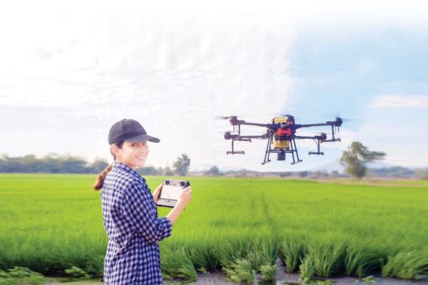 Drones : खेती में ड्रोन का इस्तेमाल करे कमाल