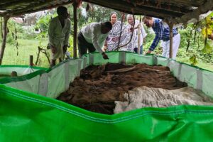 Vermicompost  : किसान प्रशिक्षण में वर्मीकंपोस्ट बनाने की मिली जानकारी