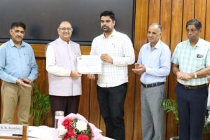 डिजिटल प्लेटफार्म, मोबाइल से किसानों तक पहुंचाएं तकनीक