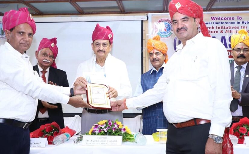 Lifetime Achievement Award :  डा. कर्नाटक सम्मानित