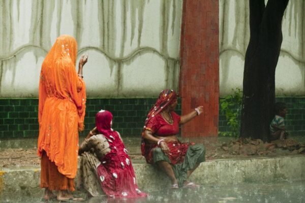Upcoming Weather : कई राज्यों में भारी बारिश तो कहीं आंधी का दौर