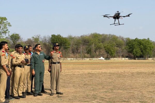 Drone Training : एनसीसी शिविर में कैडेटों ने बनाया और उड़ाया ड्रोन