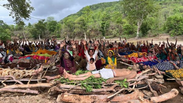 MP Chita Andolan : क्यों कर रहे है आदिवासी चिता पर लेटकर विरोध