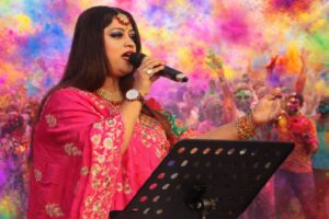 Folk Music : गायिका सरिता तिवारी ने बदली ग्रामीण महिलाओं की पहचान,